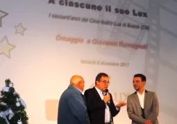 Il gestore storico Giovanni Romagnoli premiato dal sindaco Marco Gallo
